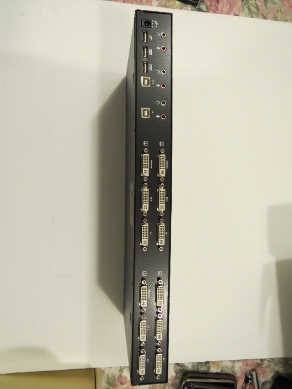 StarTech 2 Port Quad Monitor Dual-Link DVI USB KVM Switch w/ Aud in Cables & Connectors in City of Toronto - Image 2