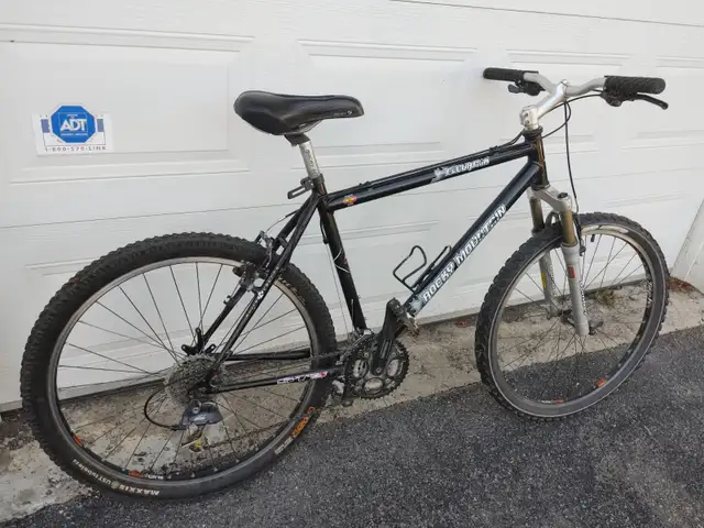 Rocky mountain elevation aluminum mountain bike (19.5" frame) in Mountain in Ottawa - Image 2