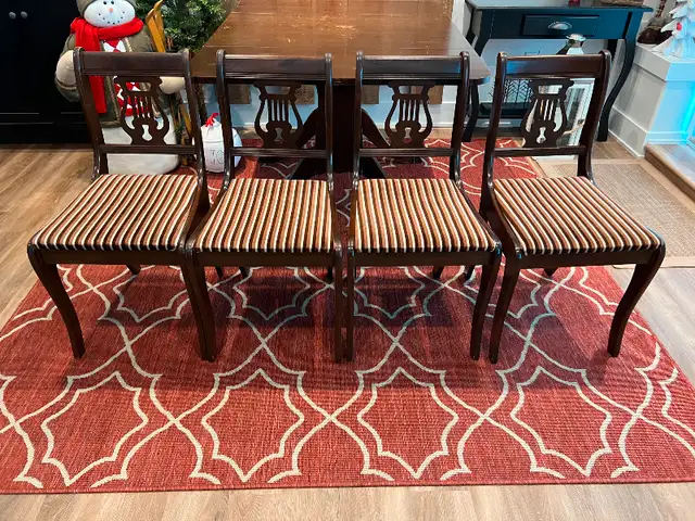 Mid-Century Modern Vintage Duncan Phyfe Dining Table + 4 Chairs in Dining Tables & Sets in Kingston - Image 8