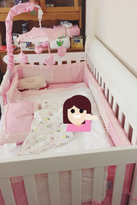 Crib beddings and crib mobile