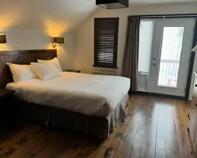 CHAMBRE À LOUER Chambre spacieuse et lumineuse disponible dès maintenant. Prix : 850 $ / mois (toute...