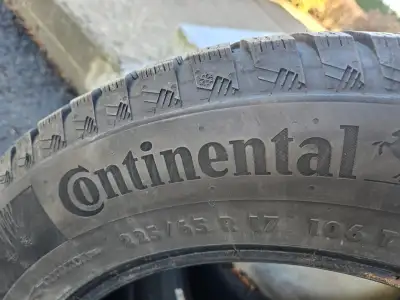 4 Pneus d'hiver Continental Winter Contact SI plus 225/65/17 Prix :$300 J'ai aussi 4 pneus 16" (205/...