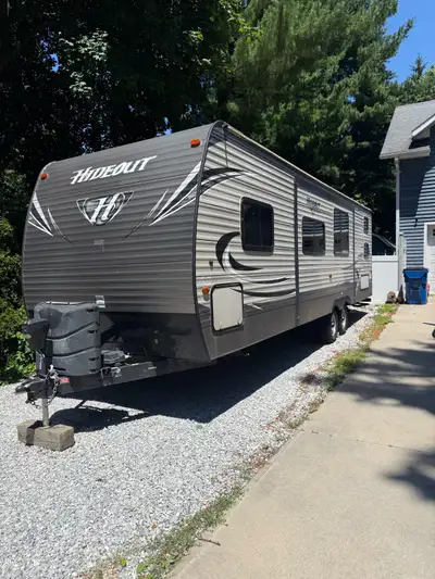 Beautiful 2016 Keystone Hideout. Ready for your next adventure Features Brand new anti sway hitch Ha...