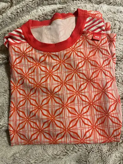 Helly Hansen thermal top (size medium- fits small), View more
