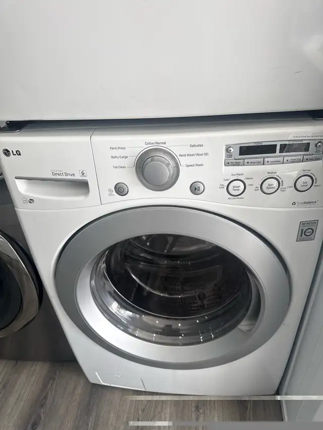 27 inch LG washer dryer front load combo in Washers & Dryers in Hamilton - Image 4