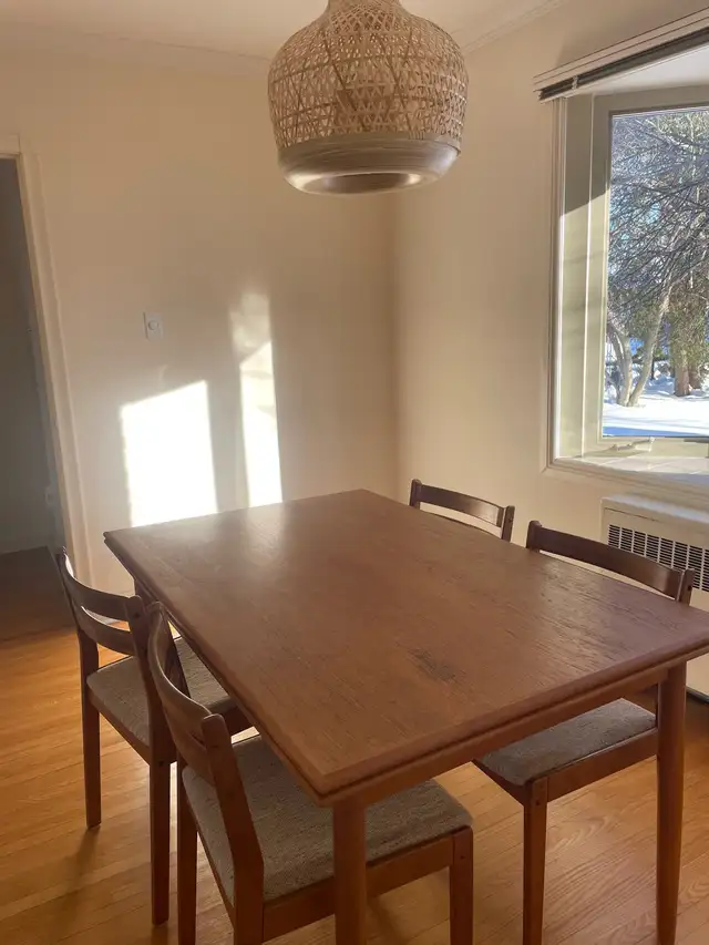 Mid-Century Teak Dining Table and Chairs in Dining Tables & Sets in City of Toronto - Image 3