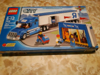 Lego city 7848 Toys R Us truck