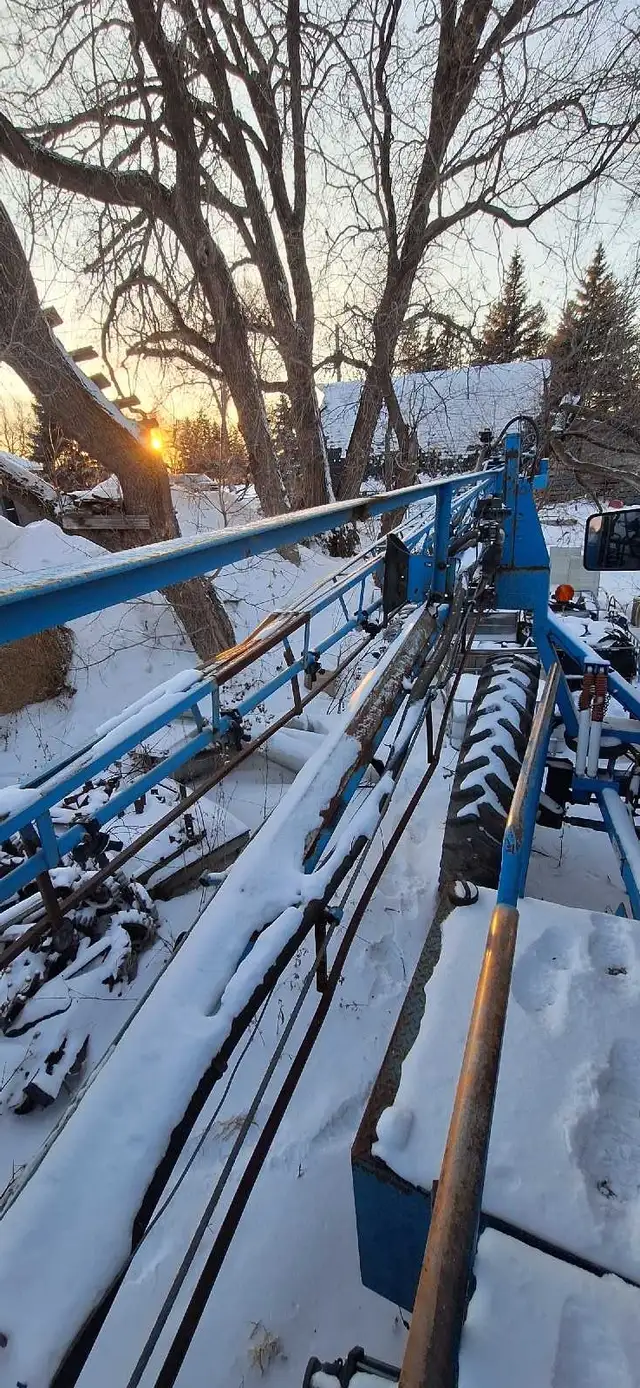 120 ft boom Sprayer  in Other in Portage la Prairie - Image 7