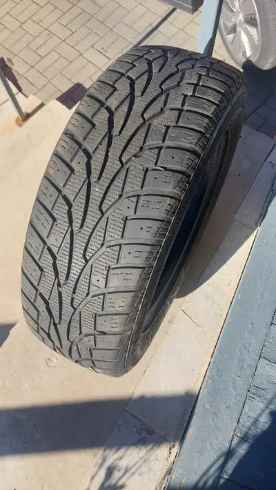 Set of 4 Uniroyal Bear Paw Ice + Snow winter tires (from a Toyota Prius). OFF RIMS. 195/65R15 912 M+...