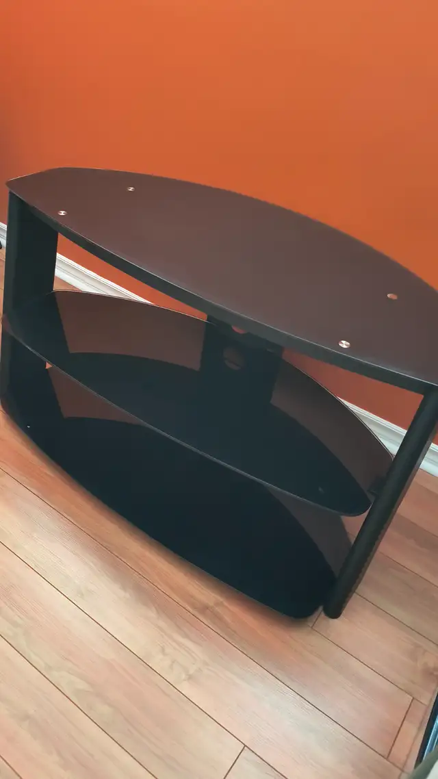 Meuble tv moderne 3 tablettes noir in TV Tables & Entertainment Units in City of Montréal - Image 4