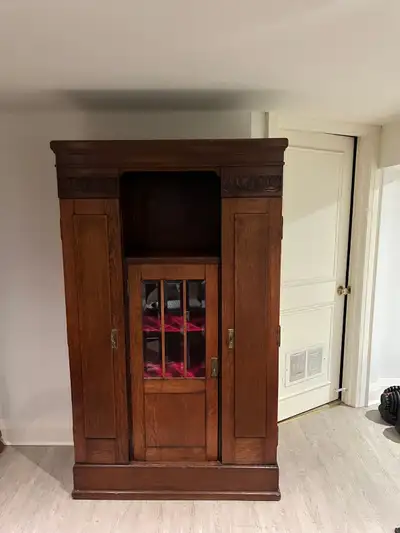 Antique Quarter-Sawn Oak Gentleman’s Wardrobe / Armoire, View more