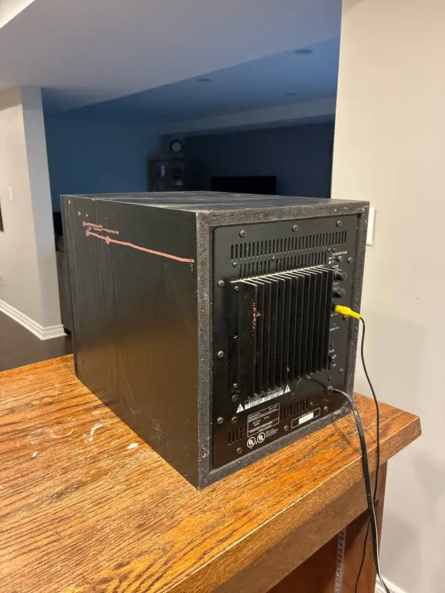 Kenwood powered subwoofer in Speakers in Markham / York Region - Image 3