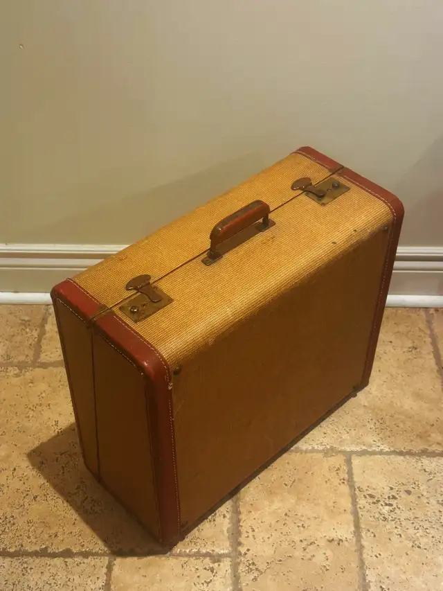 Old vintage suitcase or instrument case62863265382787122