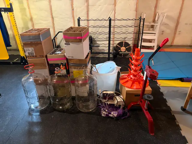 Wine Making Kit in Hobbies & Crafts in Calgary - Image 2