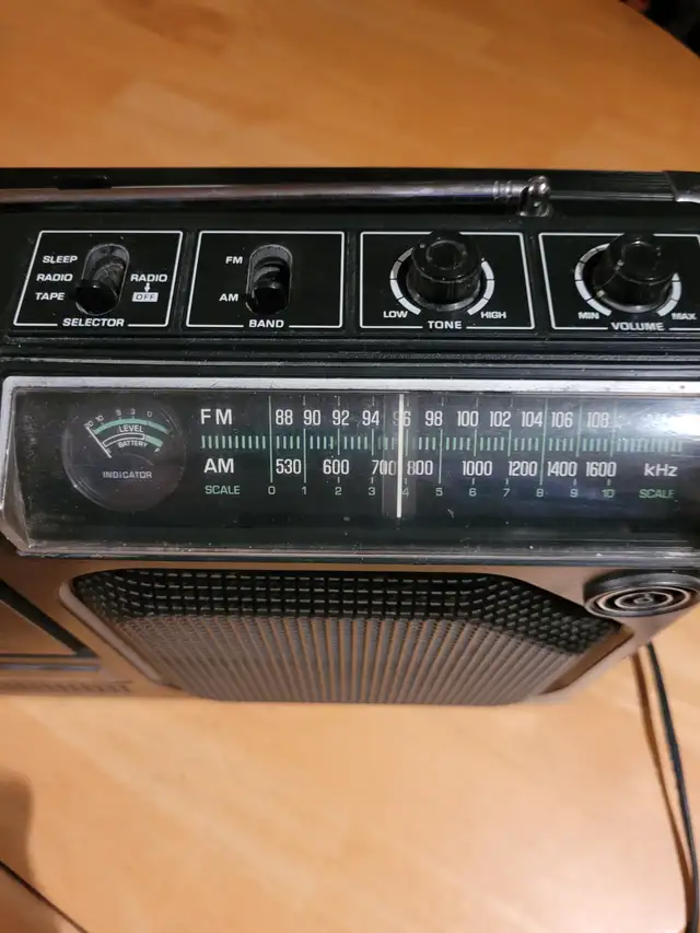 RADIO CASSETTE PANASONIC RQ-548S / VINTAGE in Arts & Collectibles in Laurentides - Image 4