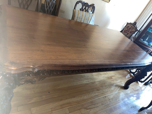 Antique dining room table with lion design/ table de salle à man dans Mobilier de salle à manger et cuisine  à Ville de Montréal - Image 4