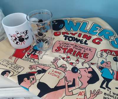 23" x 19" cotton/linen tea towel with colourful vintage graphics - in perfect unused condition 2 3/4...