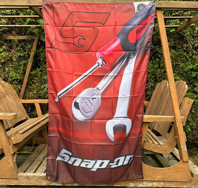 9 Tool Mark Flags 3x5 feet new.  9 Drapeaux Marque D’outils 3x5p dans Outils à main  à Saguenay - Image 3