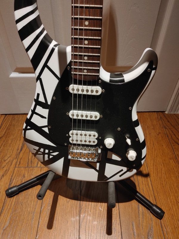 EVH Eddie Van HALEN Black/White Electric Guitar Guitars Ottawa Kijiji