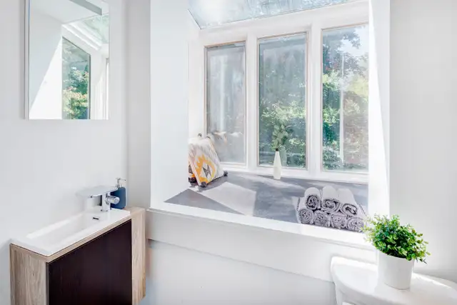 Westmount residence. 5 Mins from Mcgill. Utilities included