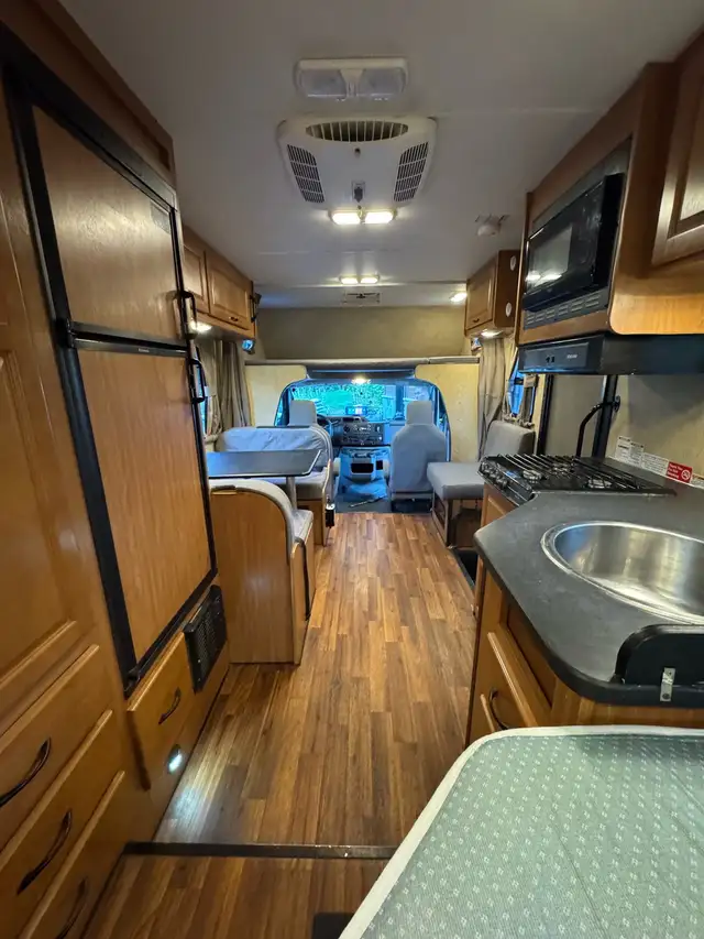 Morotisé Classe C 25’ E350 2017 in RVs & Motorhomes in Laurentides - Image 8