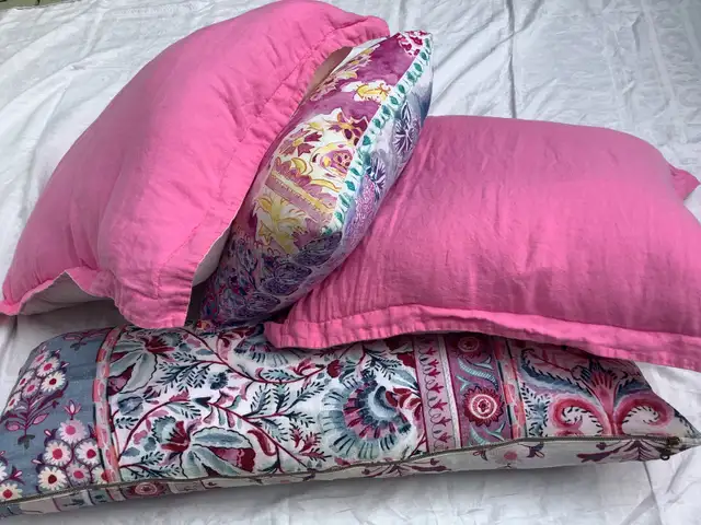 Accent Pillows Antropologie  Linen Inserts included in Home Décor & Accents in Oakville / Halton Region - Image 8