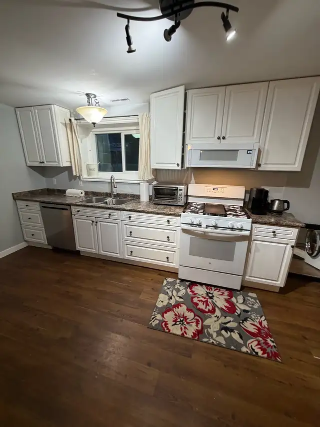 Furnished 2 bed 1 bath basement suite in West Kelowna.  in Short Term Rentals in Kelowna - Image 5