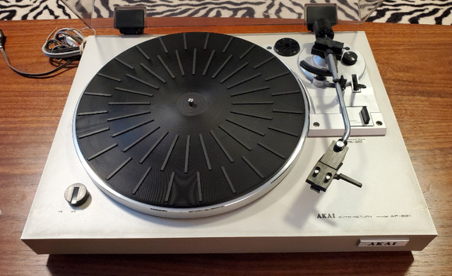 Akai AP-B21 turntable in Stereo Systems & Home Theatre in Peterborough - Image 3