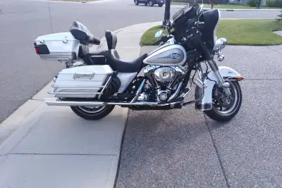 Great shape all around Religiously maintained at Destination Cycle Airdrie Cruise control All 3 oils...