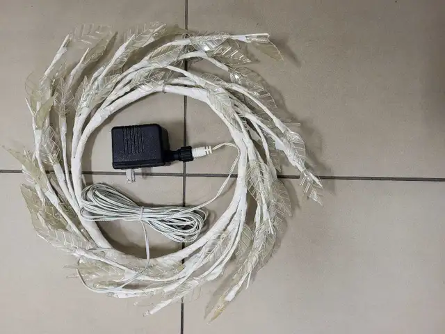 Multicolored LED Light Leaf Wreath 12 inch diameter in Outdoor Lighting in City of Toronto - Image 5