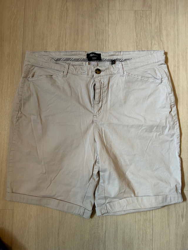 Size 16 Shorts - Reitmans  in Women's - Bottoms in Chatham-Kent