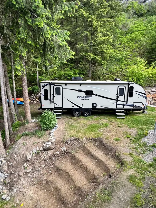 Rv Travel Trailer  in British Columbia in Canada - Image 3