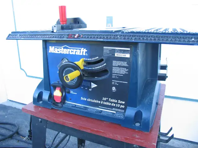 Mastercraft 15 Amp Portable Table Saw With Stand in Power Tools in Laval / North Shore - Image 5