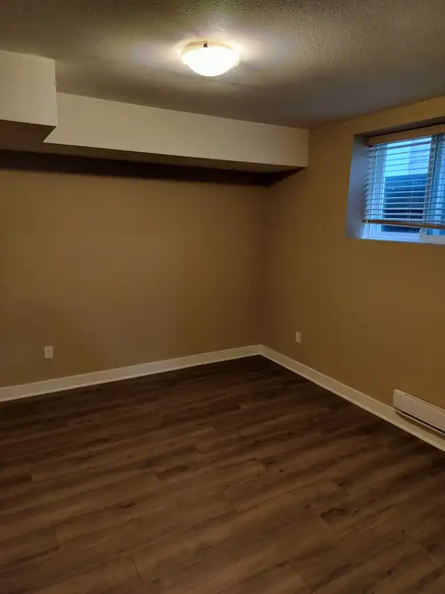 800ft2 - Convenient 800sqft. 2br Willoughby legal basement suite
