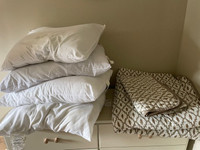 Bed cover /pillow shams/4 pillows