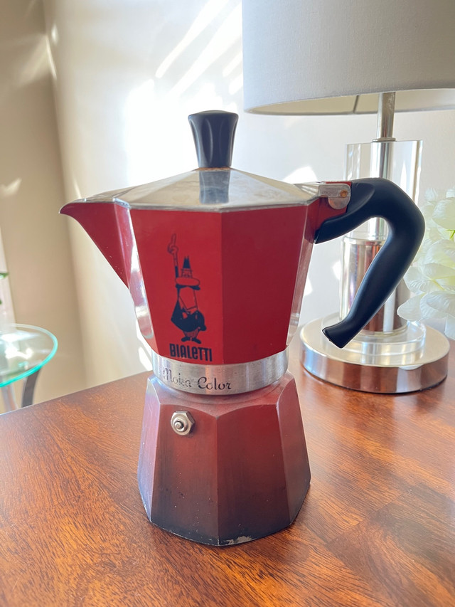 Moka coffee express Bialetti  6 cups in Coffee Makers in Oakville / Halton Region