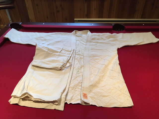Kimono de judo (jukado) + ceintures dans Autre  à Sherbrooke