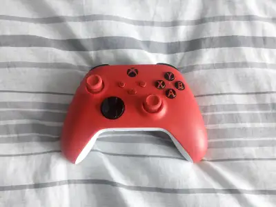 Official XBOX One controller super clean, View more
