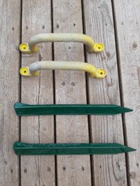 OUTDOOR PLAYSET HAND GRIPS AND STAKES