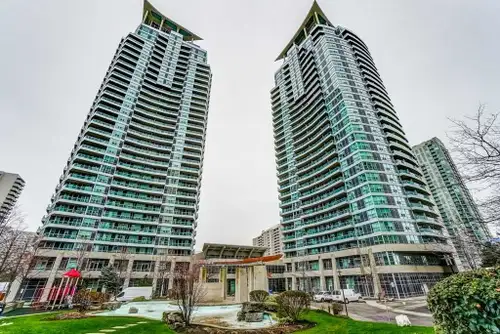 Spacious condo with 1 Bedroom + Den and 2 full bathrooms located in the heart of Mississauga. An ope...
