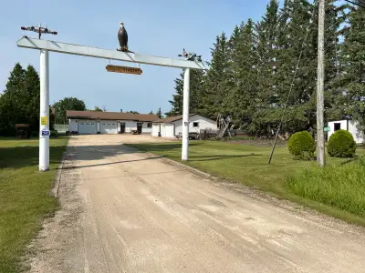 Silver Falls-Welcome to 102292 Hwy 11 & this tastefully decorated 1234 sq ft +/- jogs (+8’x14’ 3 sea...