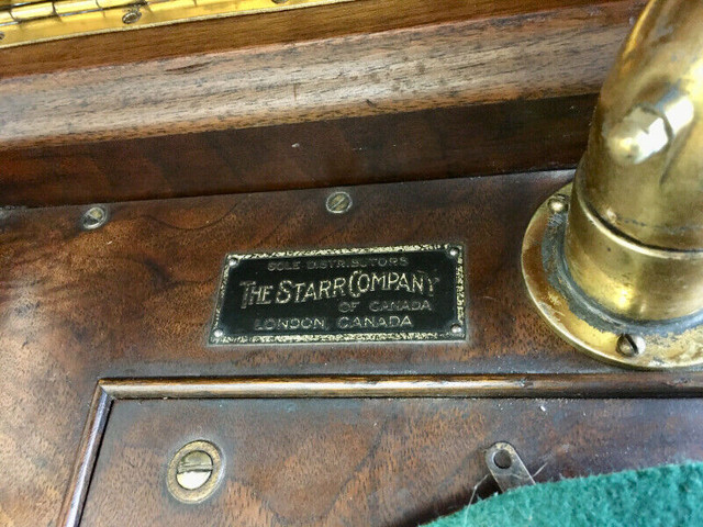 Antique "Starr" Phonograph Player & Cabinet (ca. 1920) in Arts & Collectibles in Mississauga / Peel Region - Image 3