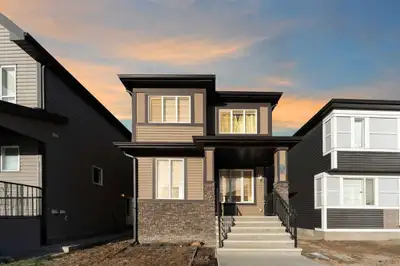 Bright & Modern 4-Bedroom Upper Suite in Desirable Seton