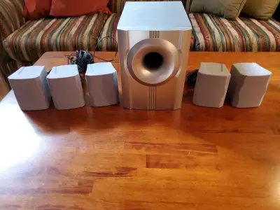 NeXXTECH Speaker System used only a few times. In excellent working condition Large speaker 25 Watt,...