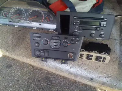 DRIVER AND PASSENGER 2005 S80 S60 MIRRORS....100.00 EACH 04 S60 HEADLIGHTS 160.00 EACH 2005 S60 CLUS...