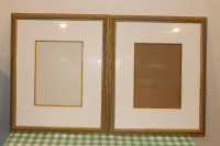 2 cadres en bois ''antiques'' couleur doré avec vitres
