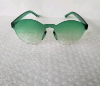 BRAND NEW! Unisex Sunglasses. Lunettes de Soleil Neuf.