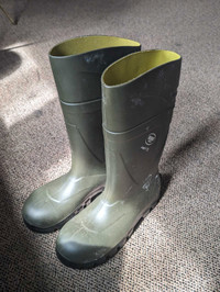 Like new steel-toed rubber boots