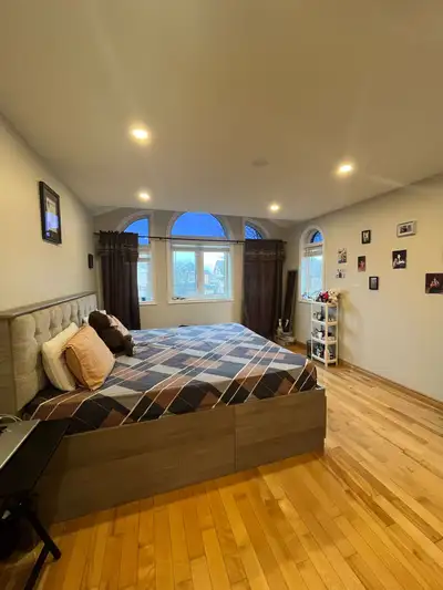 Master bedroom for rent staring from May 1 only for a girl. Utilities and wifi included. All ameniti...