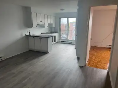 Laval, Grand 4 1/2 à louer, à 5 minutes à pied des METRO Concorde et Montmorency Disponible dès main...